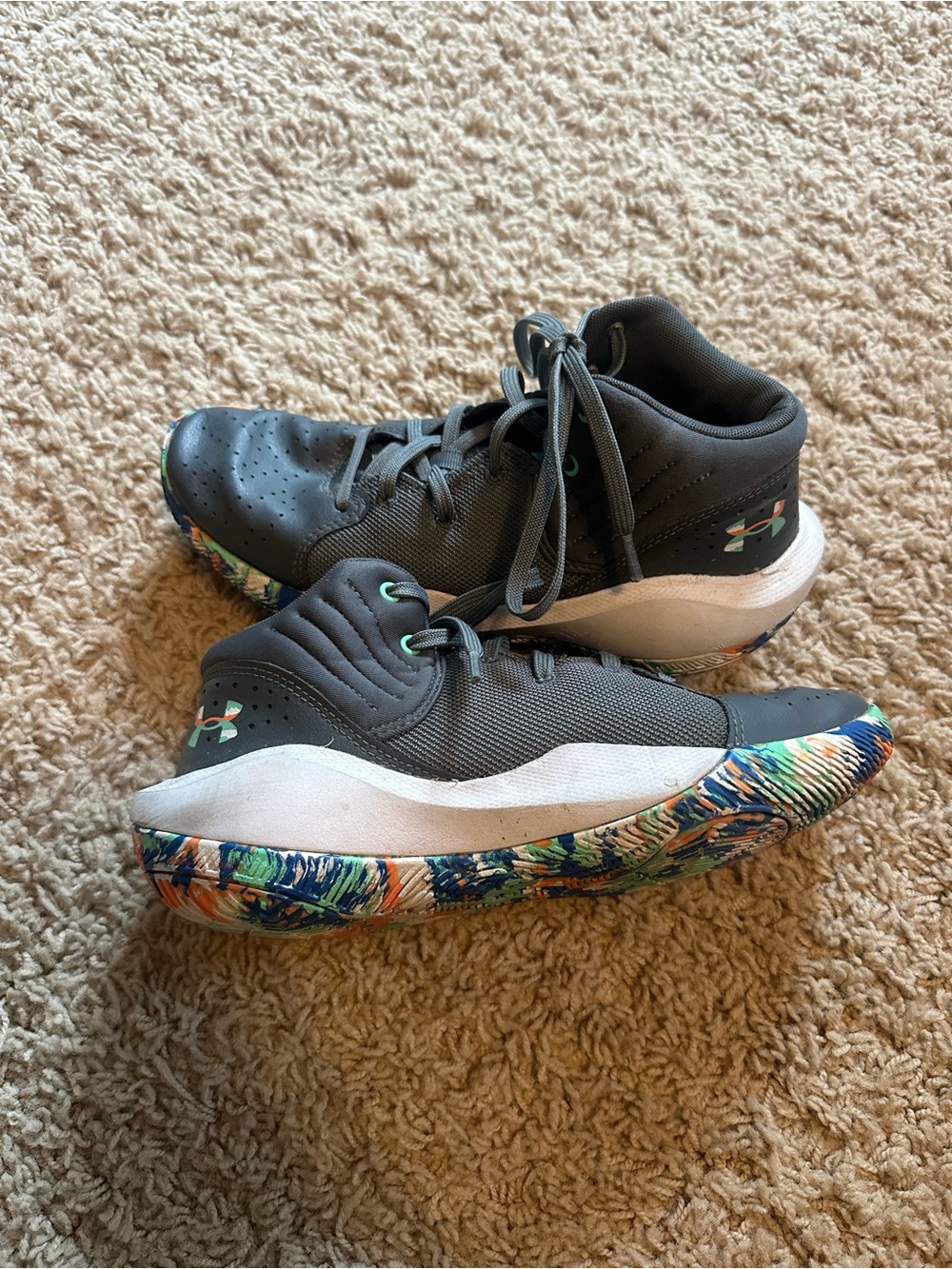Under Armour Gray Kids Basketball Sneakers with Multicolor Outsole